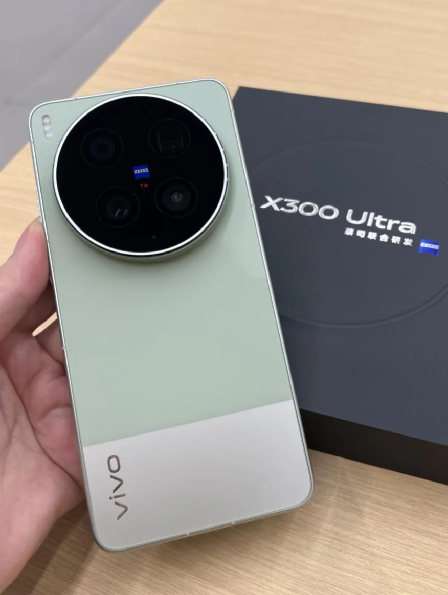 X300Ultra开箱，你对它的颜值评价是？