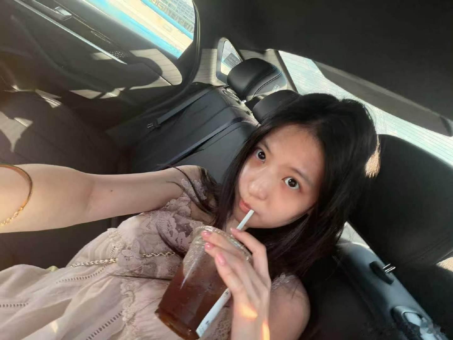 为什么V拉美效果更持久？
很多姐妹疑惑它和普通的区别！核心是智能巡航能量输出，精准作用皮下组织，一边收紧现有松弛，一边持续催生新胶原，慢慢养出紧致原生脸～

#V美下颌线#高能V拉美#普门美学 #抗初老 #面部养护# ​