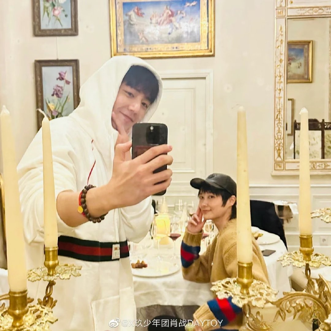 #肖战[超话]#感谢李老师力挺我们战 #肖战听到李宇春北京最后一首歌# ​