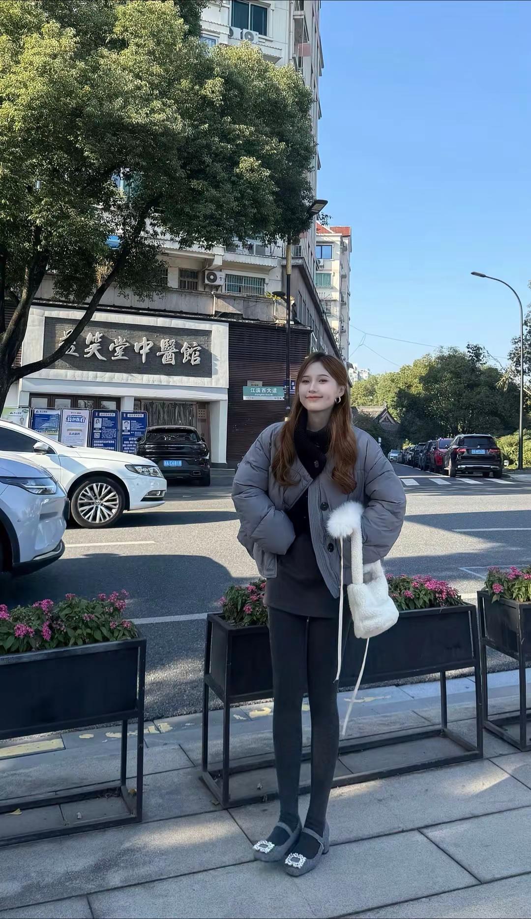 <p>街拍小姐姐穿搭秀 温柔穿搭 今日穿搭 拍照姿势 <!--{img...