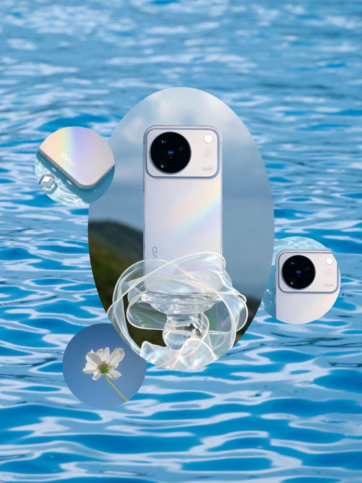 晴天和晨曦纠结了半天，最后选了晴天。vivo X500晴天配色阳光下转起来那一刻有点惊艳。平时就是普通白，一转身彩虹出来，这种反差感挺上头的。一台手机三种感觉，比时刻发光的渐变色高级多了。211g拿手里不觉得重，重心分布均匀，中框和背板过渡利落，不硌手，壁纸也是定制呼应，从里到外统一。