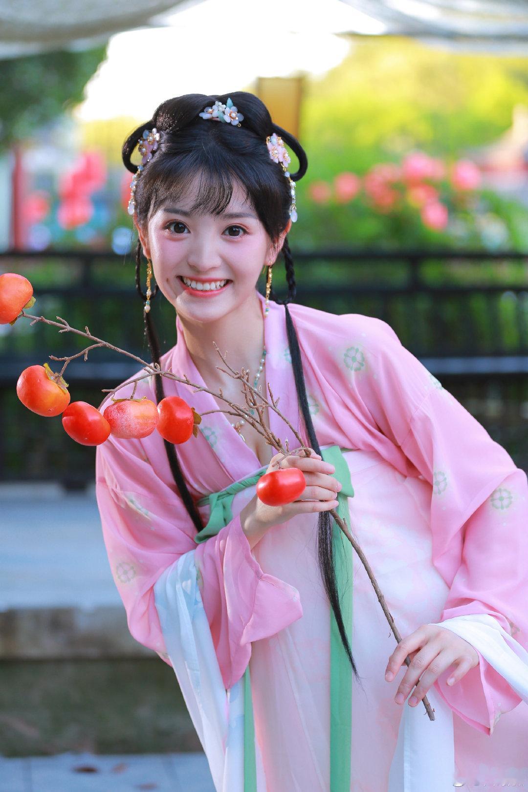 这套汉服完全就是小兔子来的 ​