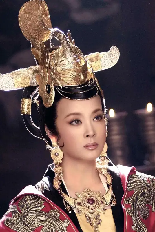 标题：武曌武则天（武周）她和大唐第一“毒舌”狄仁杰的相爱相杀

你敢信吗？中国历史上唯一的女皇帝，居然被一个大臣怼到哑口无言！而且这个大臣，还不是什么皇亲国戚，他就是那个被后人称为“大唐第一毒舌”的狄仁杰！你以为狄仁杰只是个会破案的“神探”？大错特错！今天这条视频，我就带你扒一扒武则天和狄仁杰之间，