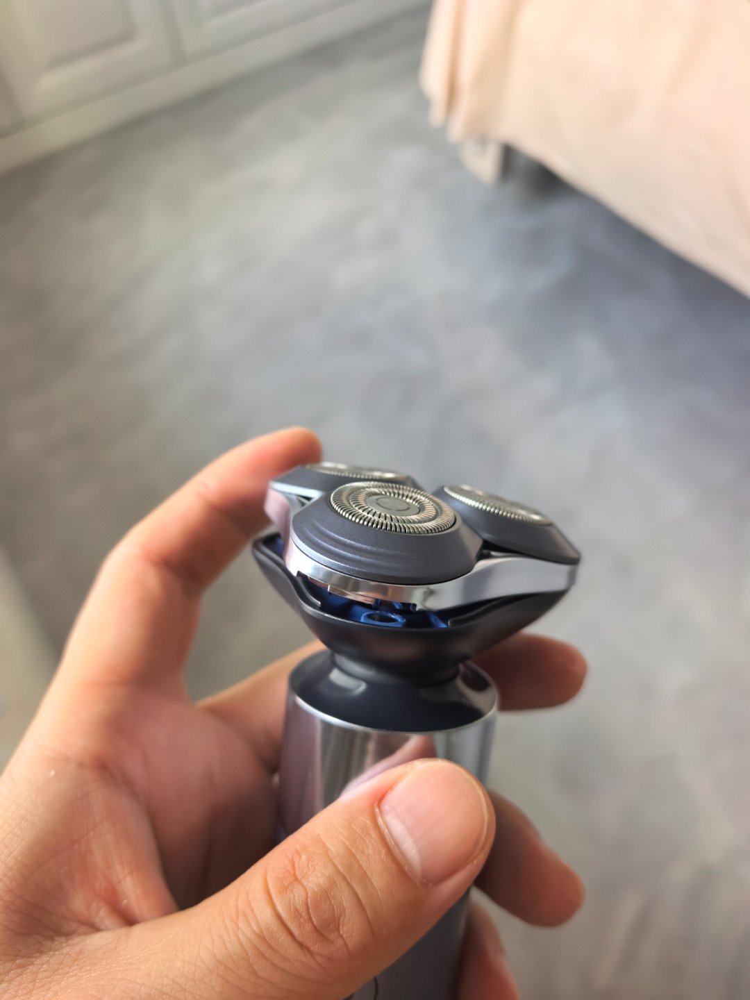 非常不好的一次体验
米家电动剃须刀S302
该机器前天申请售后，今天维修取回之后故障依旧，没有解决原有问题, 怎么寄过去，怎么回来的。属于维修后仍无法正常使用，反复故障，不接受再次重复维修。
现诉求：申请换货，或者办理退货退款。​