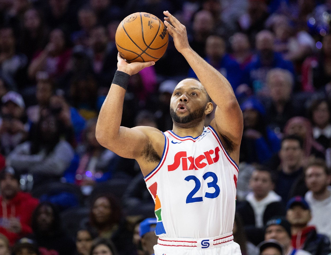 二登哥不打了？！据记者Evan Sidery报道，埃里克·戈登即将宣布从NBA退役。

作为08年的7号秀，戈登在NBA打了18个赛季。上赛季他效力于76人仅出战6场后被交易灰熊后遭裁员。 ​
