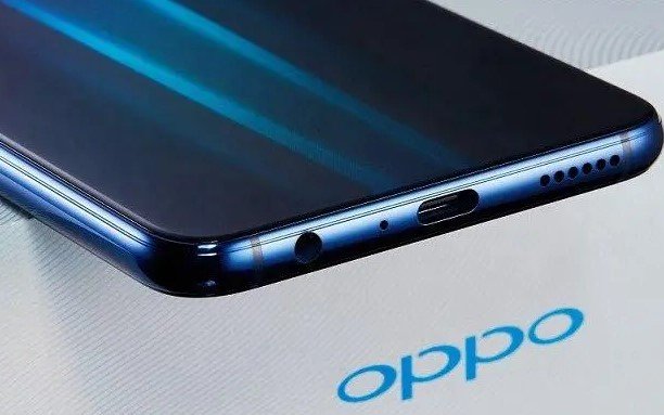 【#OPPO门店称将涨价#】9月1日，界面新闻从上海多家门店获悉，OPPO本月将上调多款机型售价，涉及机型为OPPO Reno16系列和一加Turbo 6X Pro系列，涨价幅度为300元-500元之间。其中部分门店已经更换OPPO Reno16 价格指示牌，OPPO Reno16型号改为OPPO Reno16t。 ​​​​（界面新闻） ​