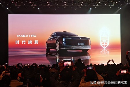 献策江淮：用好V800整改机遇，打造安全标杆
近期网上热议尊界V800刹车踏板断裂事件，舆论持续发酵，我们需要复盘事件，正视用户最关心的车辆安全质量问题。
 
无论测试工况如何，踏板出现断裂，都要从产品质量入手整改。将刹车踏板升级为全铝合金材质，售后主动上门免费置换。V800交付量不大，单套金属踏板