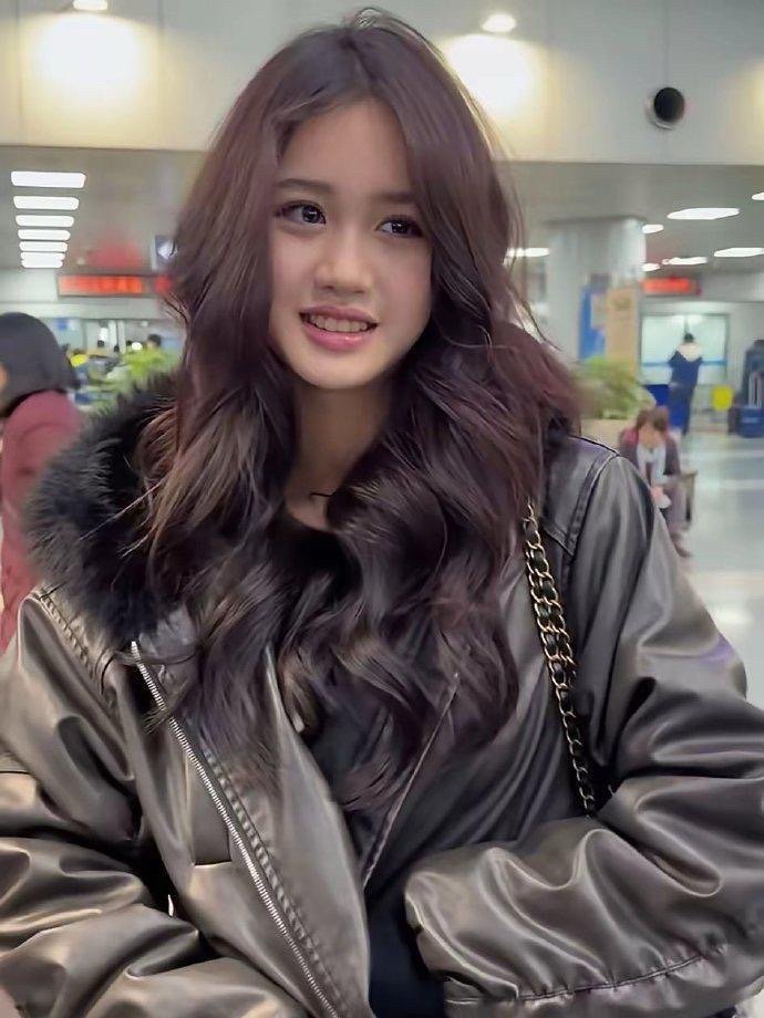 钟丽缇的二女儿，张思捷，完美遗传妈妈的巅峰颜值，真是无限循环的美貌，太绝了… ​