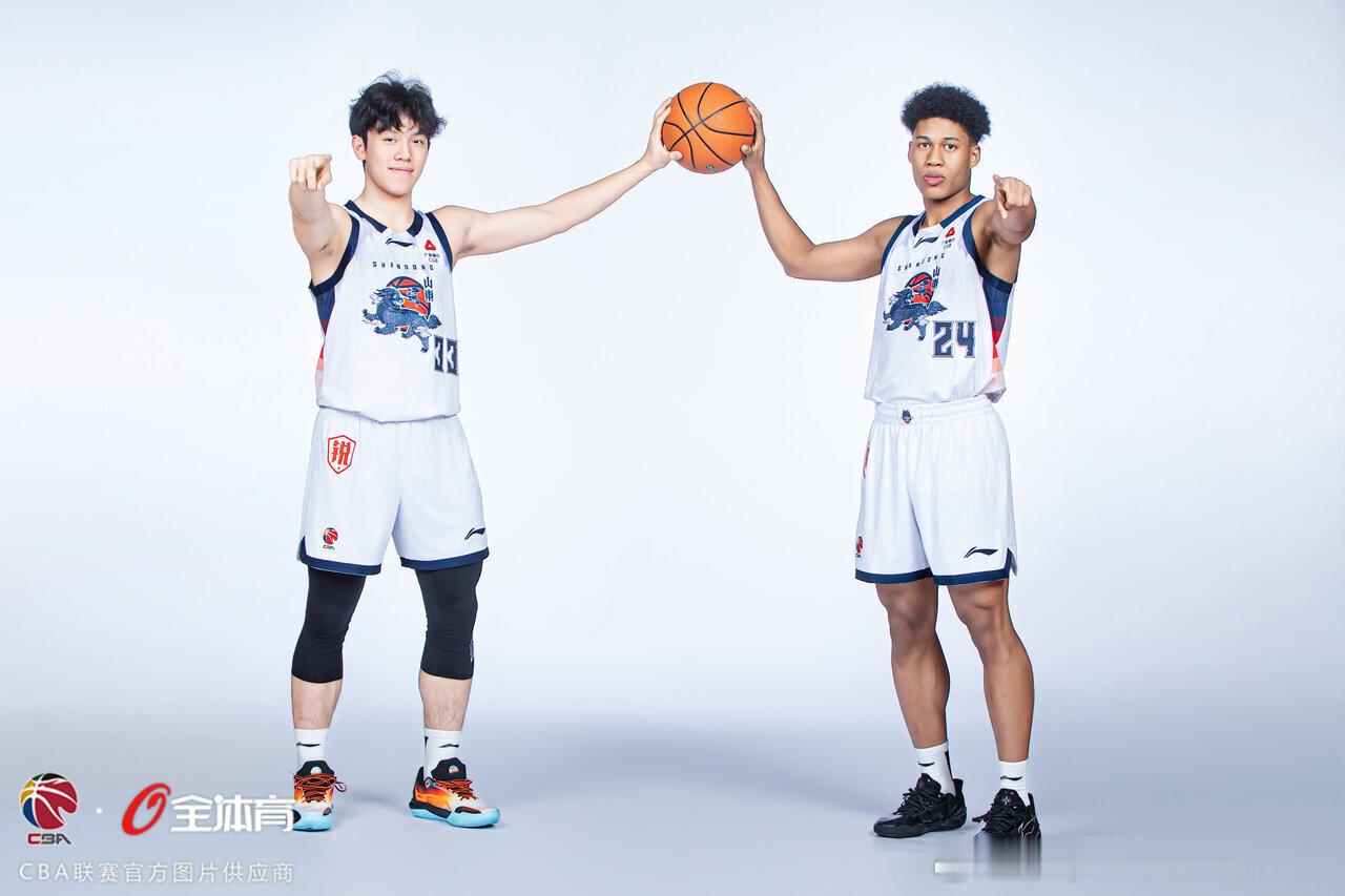 山东高速队CBA新赛季官方写真定妆照#CBA##以城之名##山东高速##山东男篮##山东麒麟# ​​​#山东山高# ​