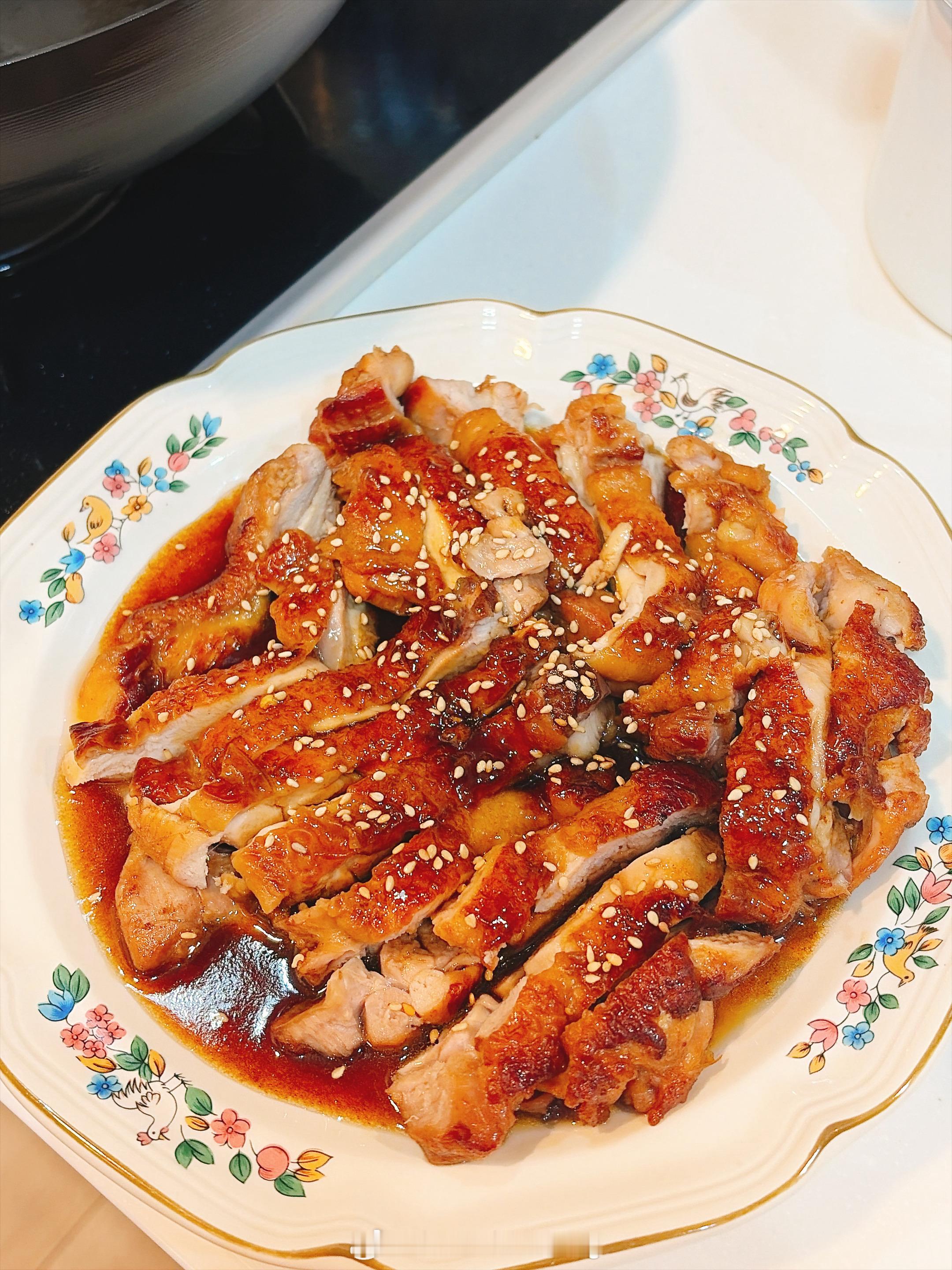 晚上做了新学的菜可乐鸡腿，汤汁浓郁咸甜，姐姐说好好吃，还说妈妈做的饭没有不好吃的😂😂蒜泥金针菇粉丝炒海蛎🦪甜点是脆柿🍅今天晚饭吃的晚了，收拾好东西今天开车送姐姐回宿舍，临出门前姐姐把福福的脸都亲扁了🐈😂大学生喜爱内容共创计划秋日宅家正当时只有养猫的才懂这刻的含金量只有养猫的才懂这刻的含金量