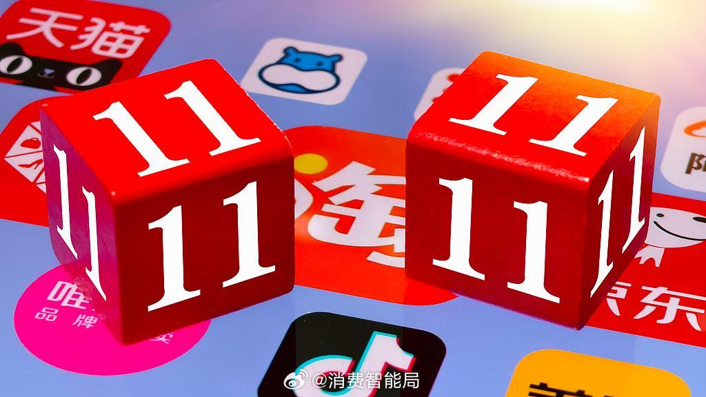 #双11 AI导购正式上岗# 从“人找货”到“货懂人”，平台把大模型塞进了购物车 🛒

今年双11京东APP16.0上线AI购物助手“东东”与实时视频购物数字人，抖音升级豆包AI导购与飞鸽智能客服，淘宝与千问全面打通，用户在对话框里即可完成选品、比价、算优惠甚至AI帮抢。

→ 1688全面接入AI工作台Accio， ​