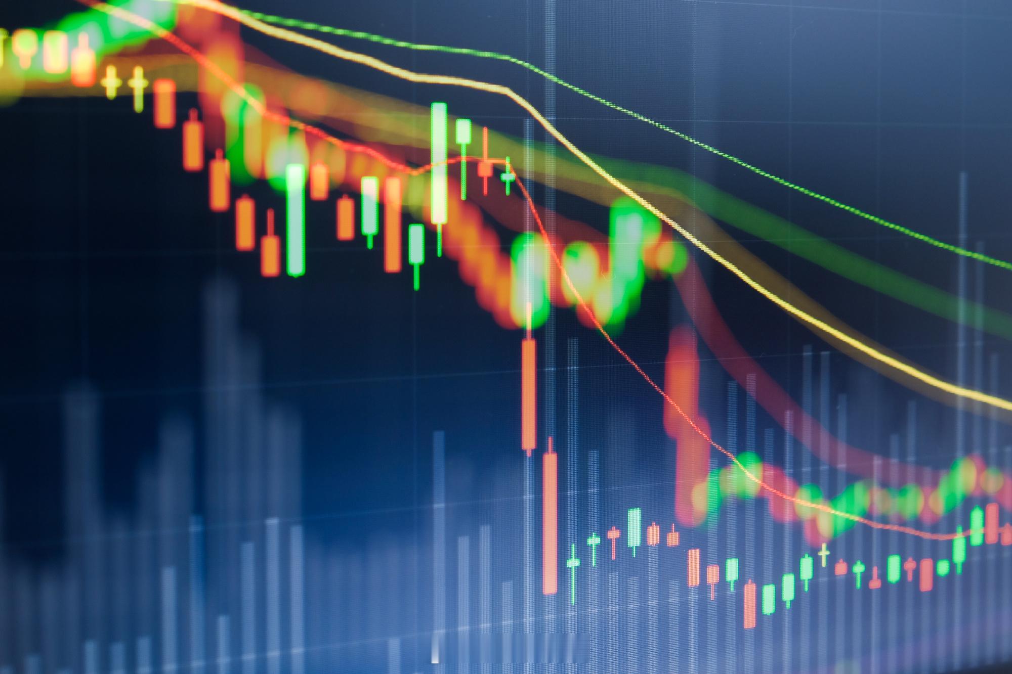 【美股三大指数集体高开 费城半导体指数涨超2%】美股三大指数高开，道琼...
