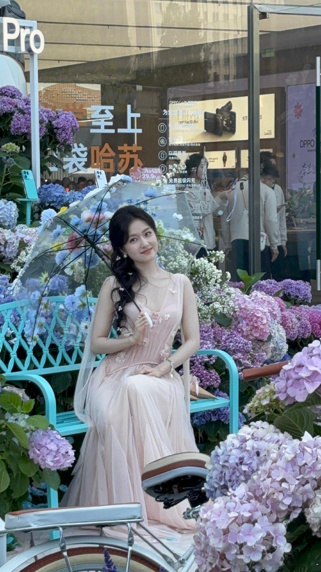 #李兰迪[超话]# 
就这么萌萌的[开学季] ​