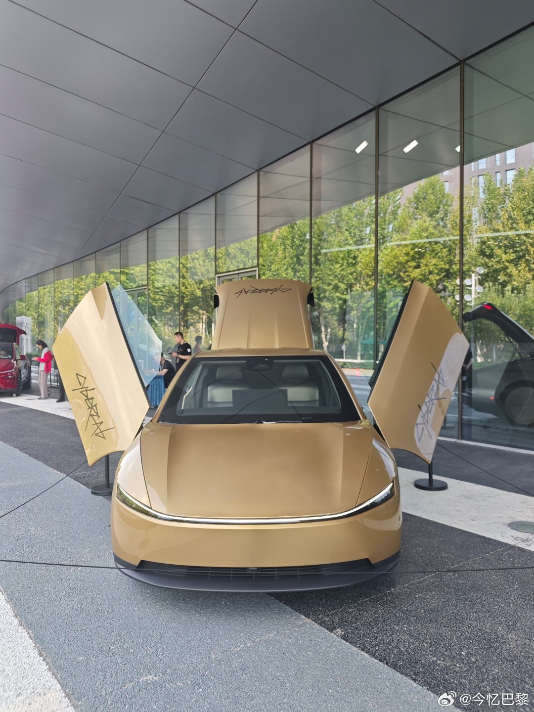 特斯拉Cybercab，赛博出租车，真酷 ​