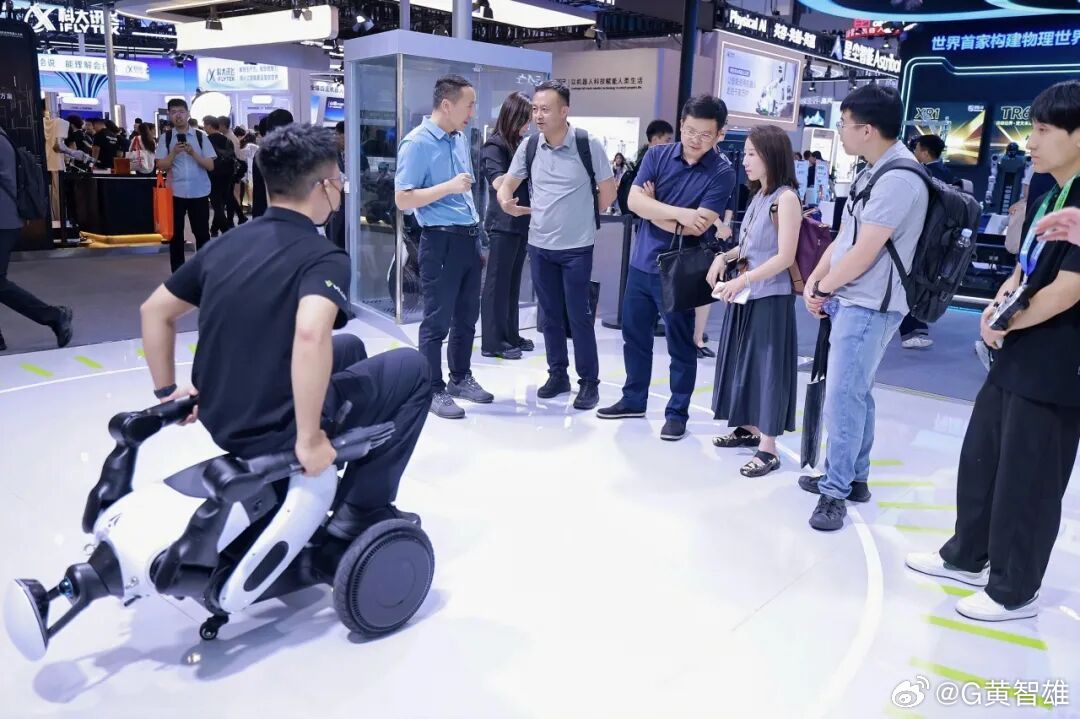 【从汽车产线岗位到WRC展台，GoMate Mini 亮相2026世界机器人大会 - 广东慧仑科技 2026年8月19日 21:53 北京】

8月19日，2026世界机器人大会在北京北人亦创国际会展中心开幕。慧仑科技携第四代轮足人形机器人GoMate Mini亮相C馆C325展位，围绕汽车产线等真实工业作业场景，集中展示机器人动态巡检、实 ​