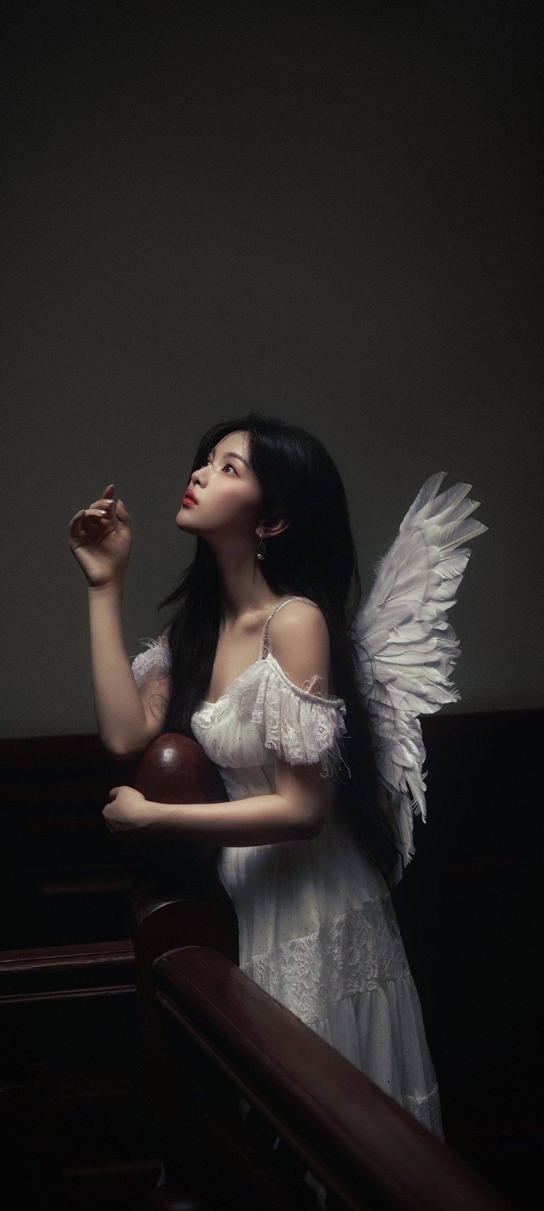 杨超越今日生日壁纸，暖意满屏～剧版《喜剧之王》昨天刚空降开播，她演的村花阿珍和蒋龙组队对抗拆迁，首日热度破纪录，出场真的太好笑了。#杨超越[超话]##杨超越新剧出场太搞笑了# ​