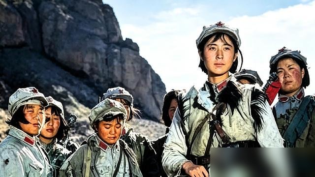 祁连山零下三十度，倪萍那张脸直接怼在风雪里拍，没滤镜没磨皮，满脸冰碴子，眼神跟刀子似的。
那时候拍戏，人往雪坑里一躺就是半天，起来腿都没知觉了。再看看现在，绿幕前面念个一二三四五，后期全给你修成仙女。
最狠的是，倪萍今年都六十多了，还在《乘风2026》里跟年轻人死磕，说错话当场连说三遍“我错了”