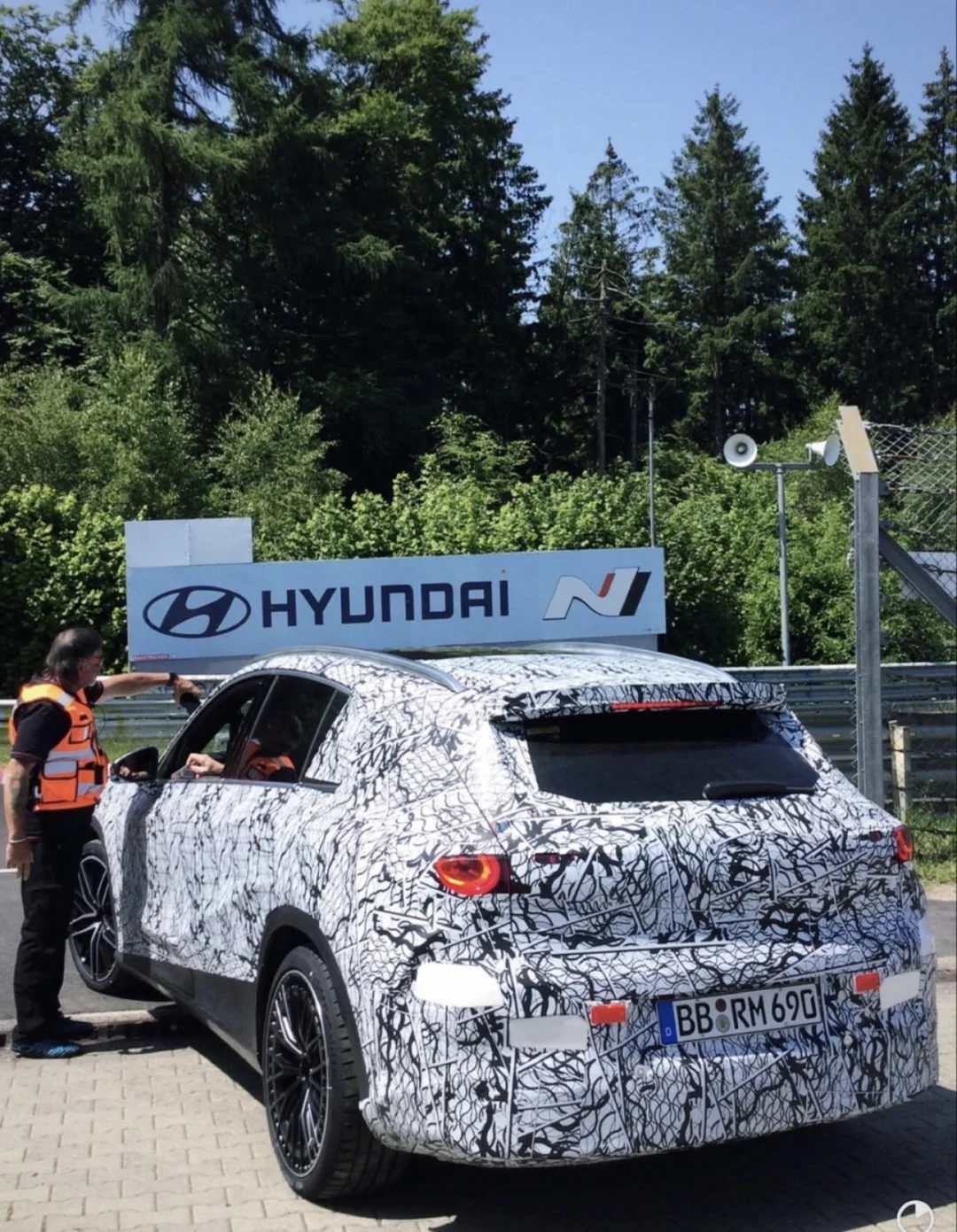 AMG GLC的这个前后轮是不是搭配有点随意了？