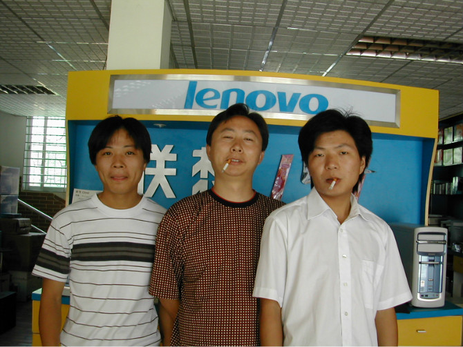 97-2000年，联想电脑装个系统，定价为150-300元，这是联想给专卖店的定价，而那时工资300-600左右。