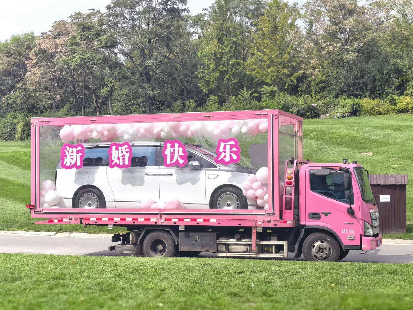 #贾乃亮祝经纪人新婚大喜# 
行业标准进一步拉高，
以后明星经纪人都按这个标准，
我帮你 at [笑而不语]
​