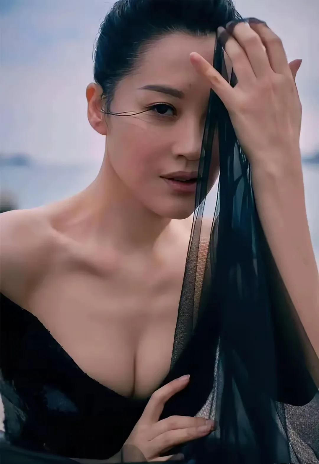 许晴，妩媚与知性并存，她怎么做到的