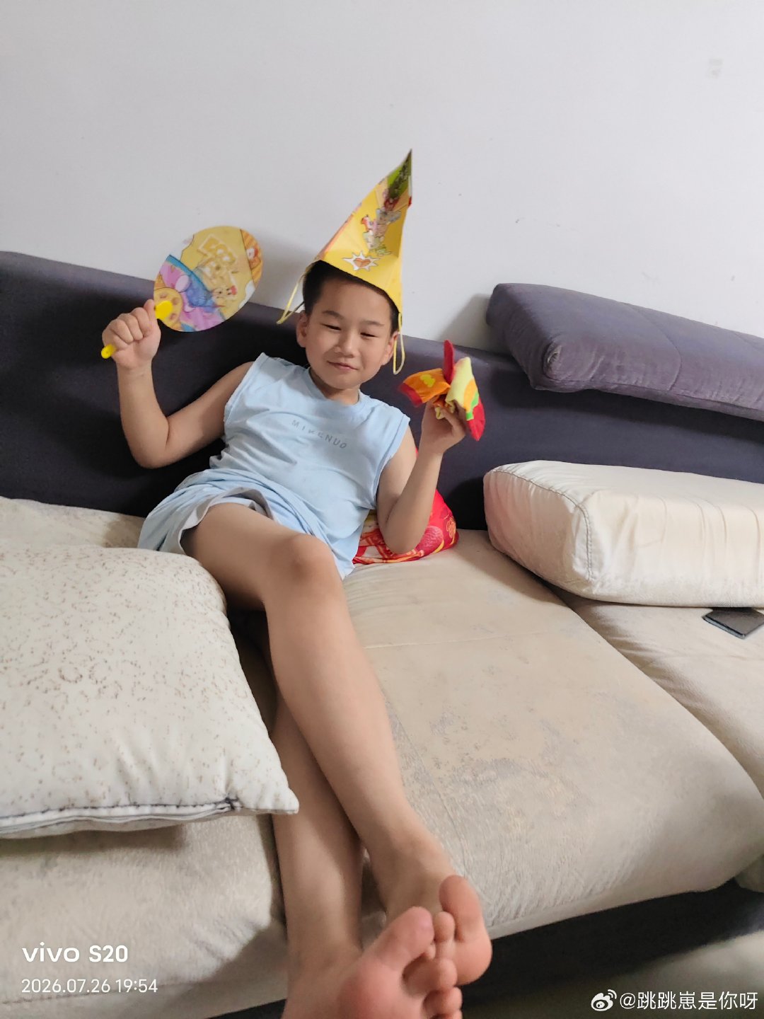 #vivo[超话]##vivo相册里的高光时刻##2026V粉嘉年华#  果然男孩纸长大了就想揍 ​