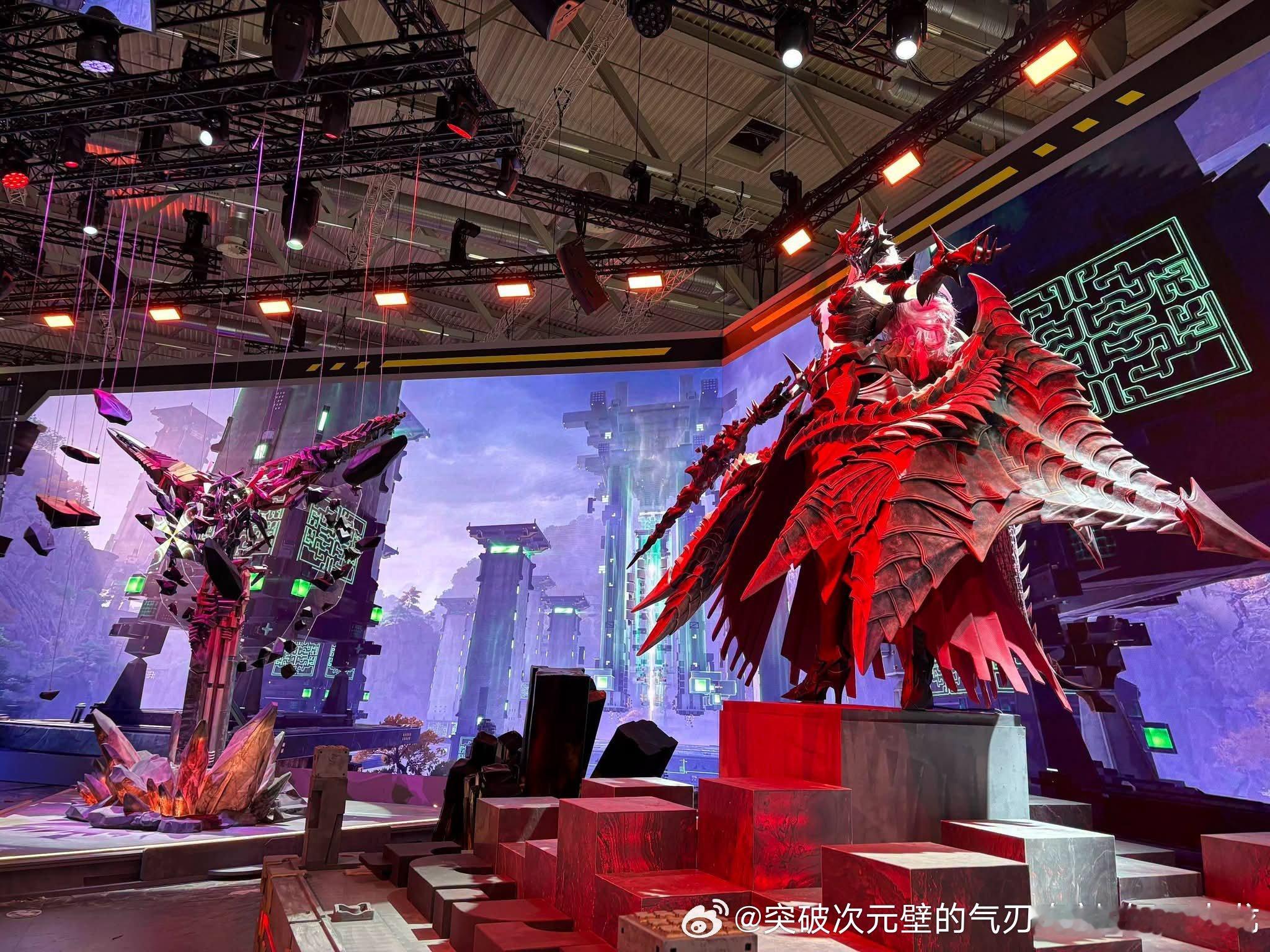明日方舟终末地[超话]明日方舟终末地二创明日方舟终末地创作征集科隆游戏展2026   终末地在科隆游戏展获得最佳展台奖~！实至名归~！看看这次展台的布置感吧，到达现场的人都会被震撼到的吧~！完美再现游戏世界观和各经典角色，氛围感拉满！ ​​​