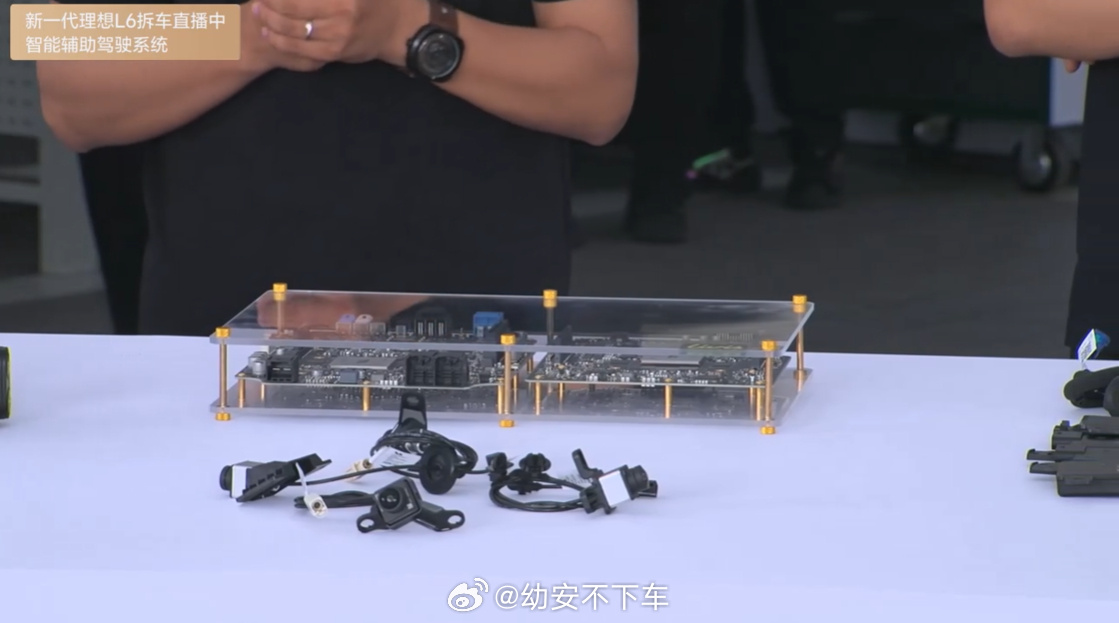 价格战愈演愈烈的当下，很多人选车只盯着屏幕、座椅这些看得见的配置，却忽...