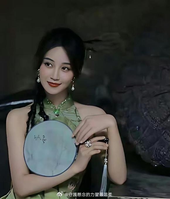 蓝盈莹说自己只靠嘴部每天锻炼把嘴练翘，真的很厉害吧 ​
