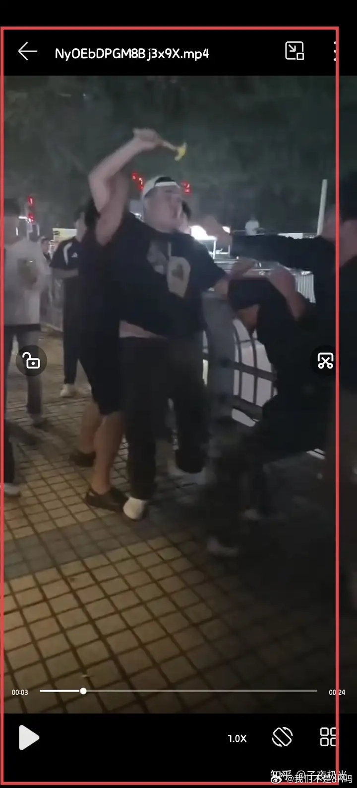 看到这个真的绷不住#王源模仿者王扁摆摊被打# ​​​​#网红王扁被打头部缝了9针# ​