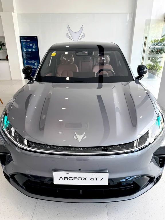 13万级卷👑SUV，极狐阿尔法T7实车真香