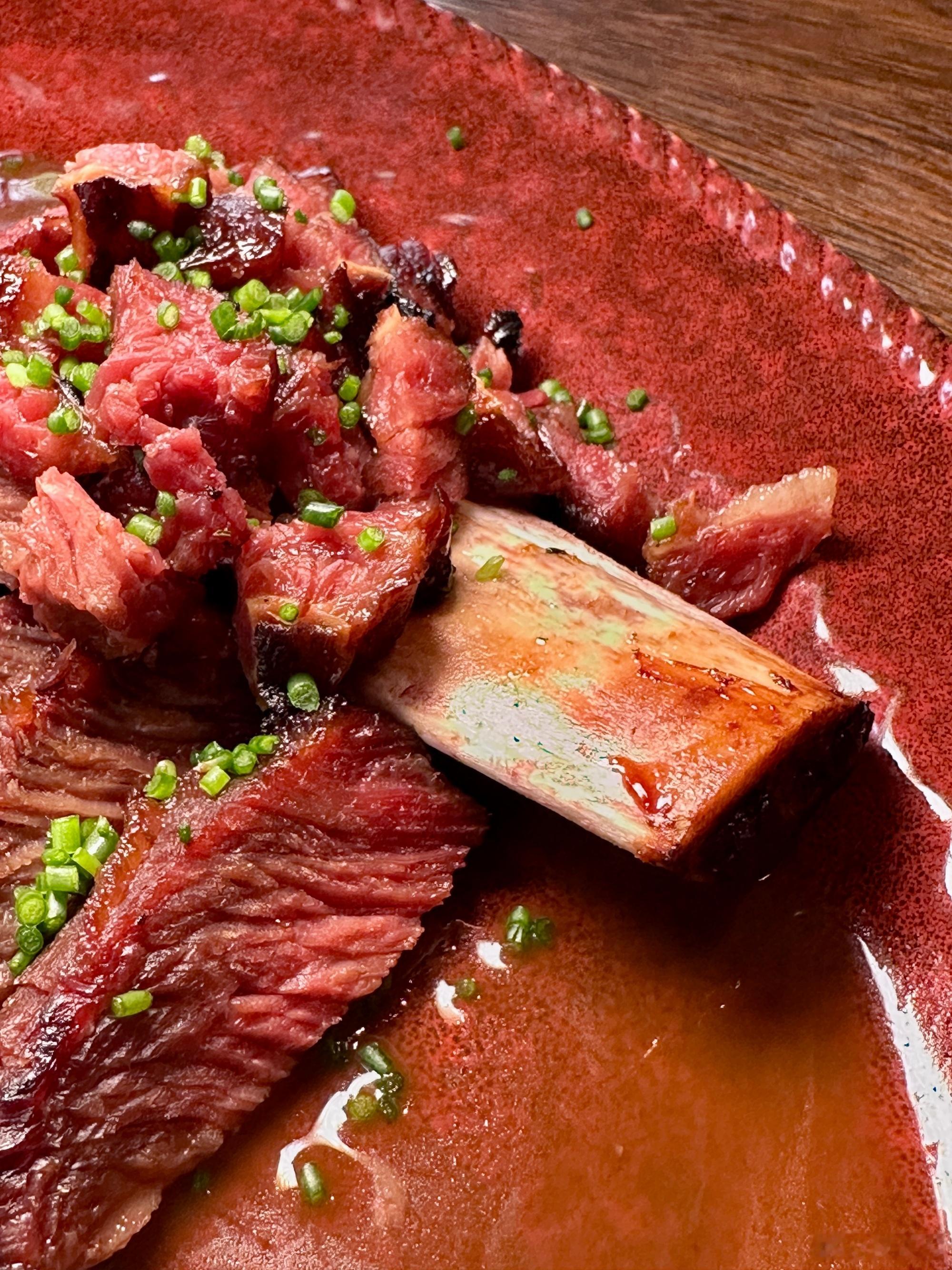 【波波觅食：炭烤低温12H牛肋排】肉质细嫩，香口和味；新西兰草饲牛肋排...