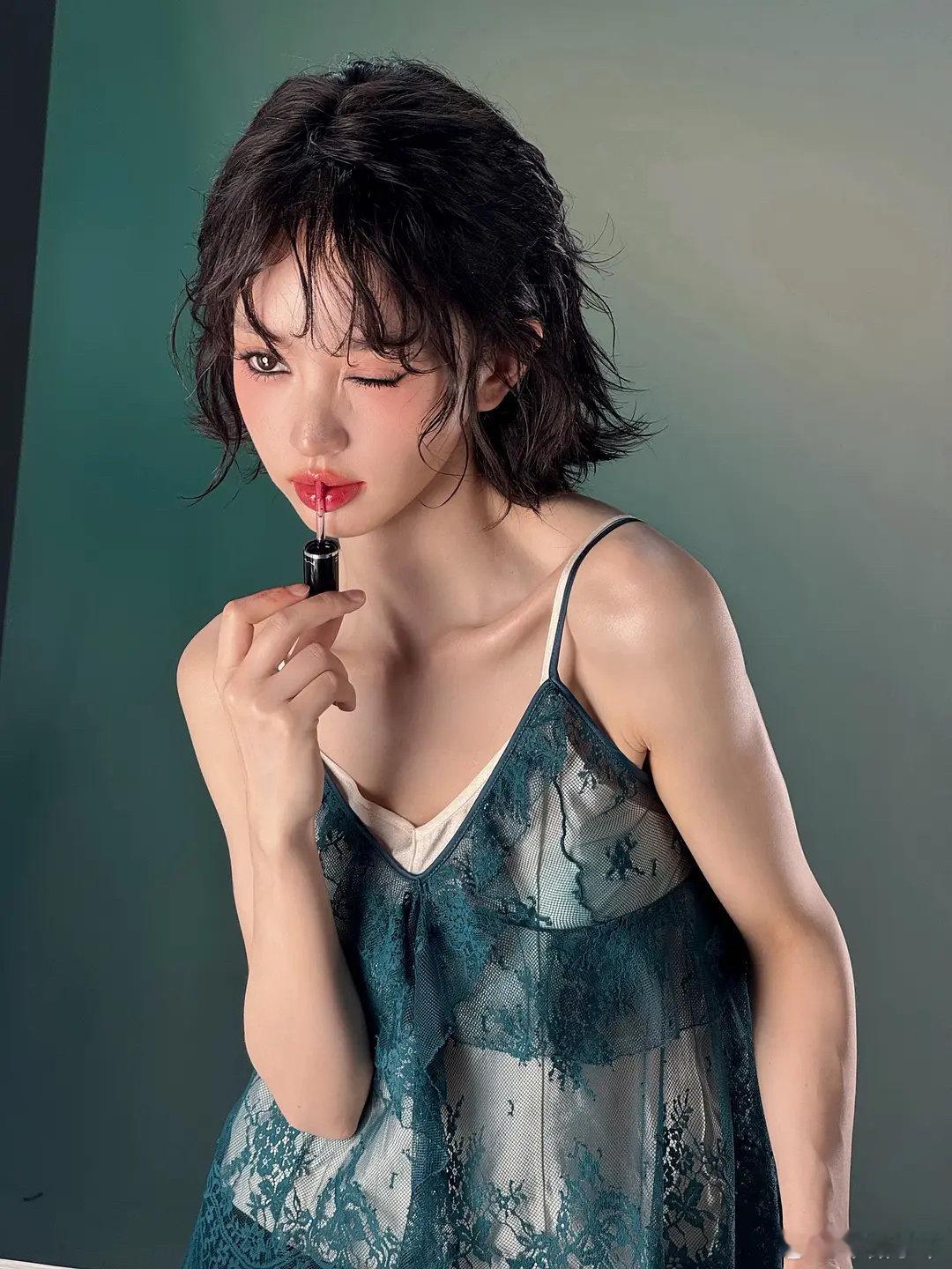 好像一个棒子爱豆，宋雨琦她们组合的一个 ​