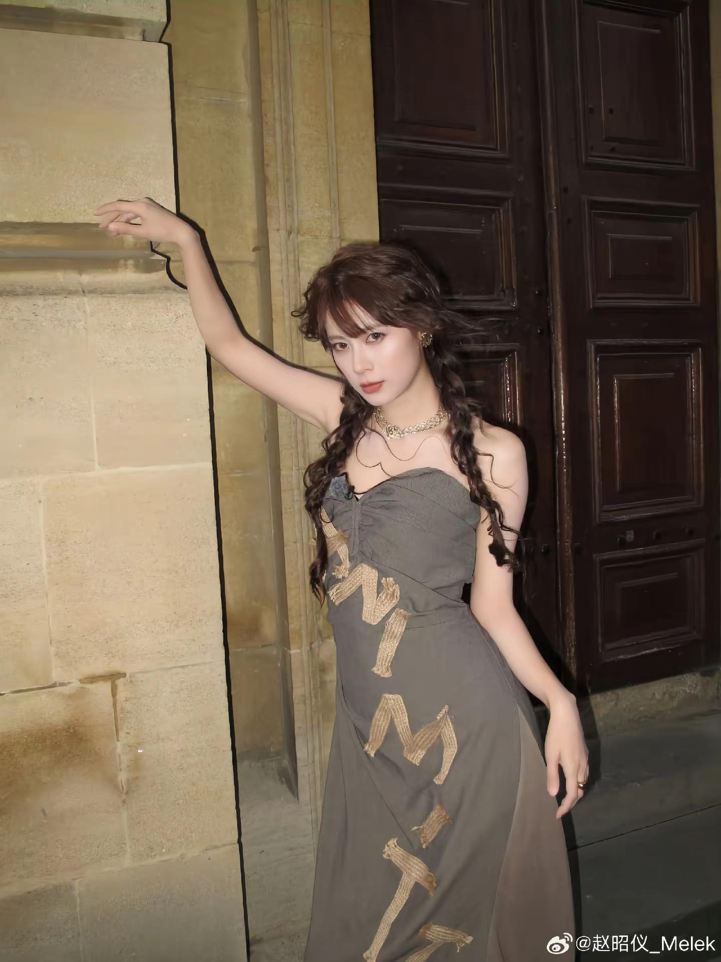 至美至灵双子女。双子女 赵昭仪