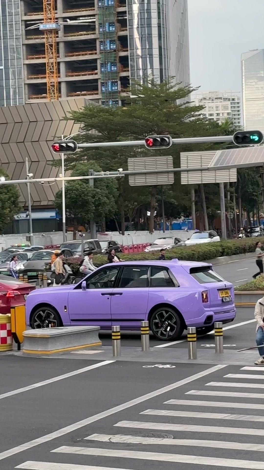 深圳湾偶遇顶级大佬的库里南