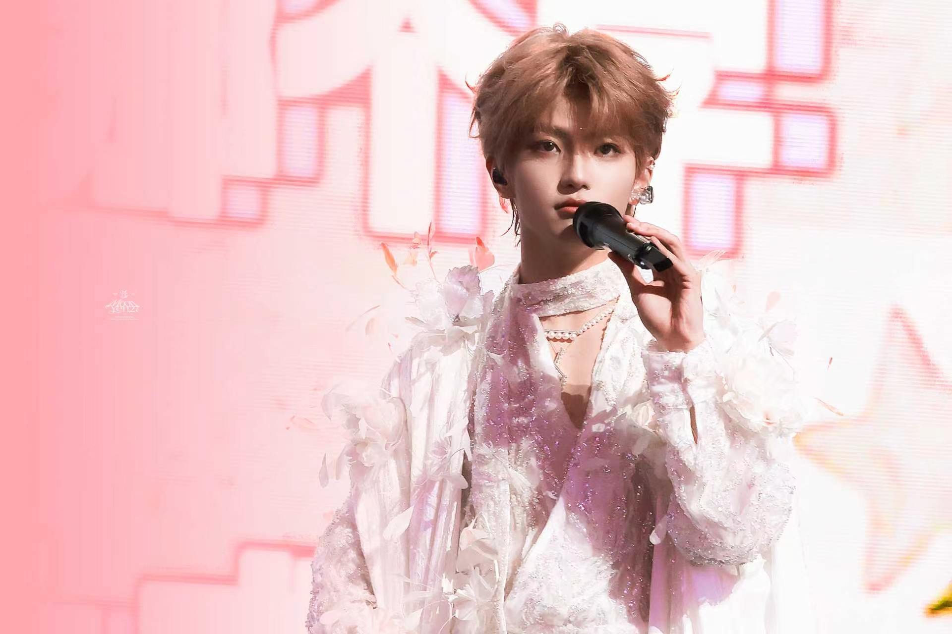 喔..橙粉色… ​​​