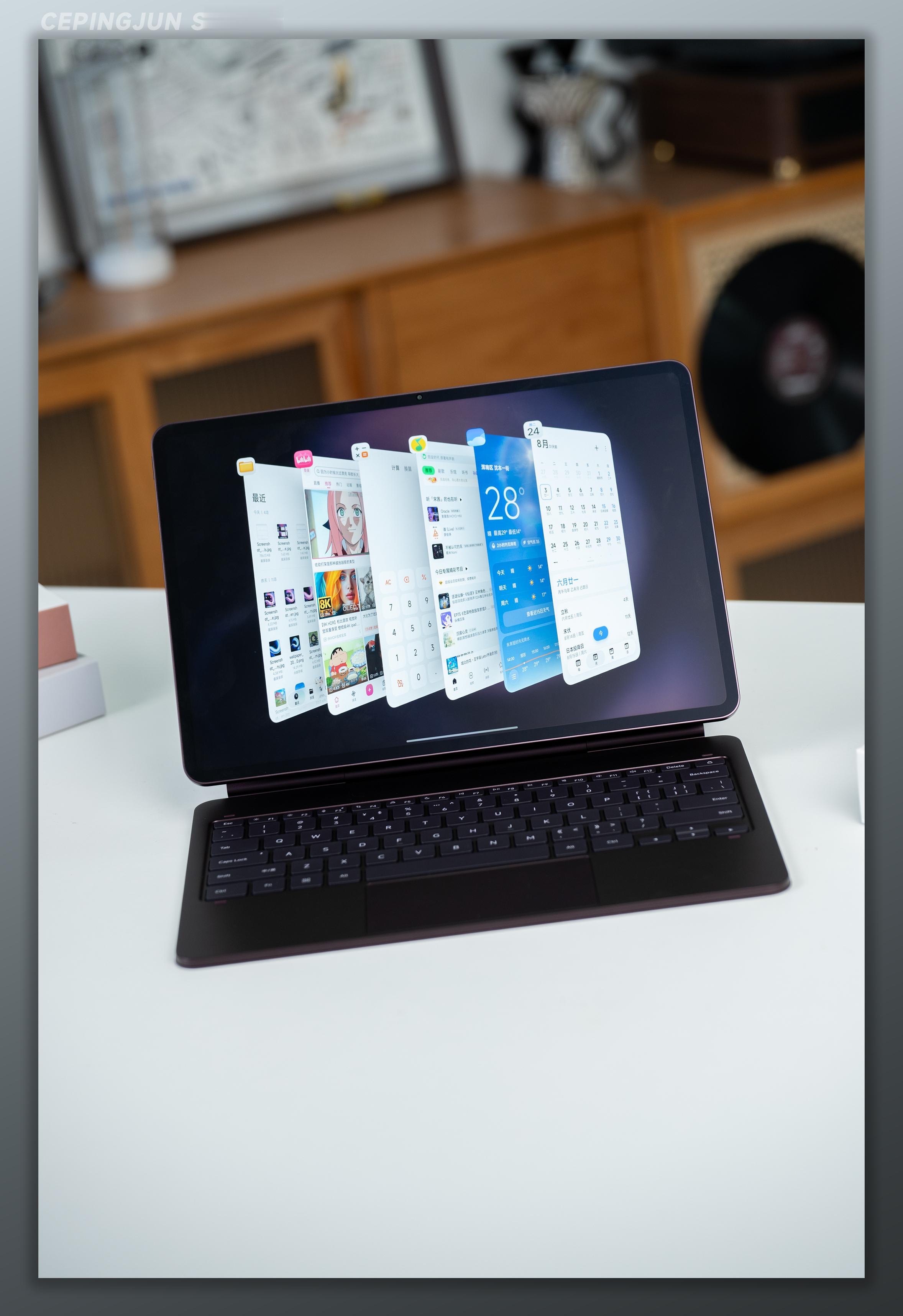 【5K预算选平板为啥要看它？小米Pad9 Pro Max究竟行不行】乍一看这款平板最大亮点是玄戒O3，毕竟只有大平板这种配套散热充裕的地方才能火力全开，我们测了下性能确实贼猛…玄戒O3不只跑分能做到移动端最强，甚至3.2K画质120帧超高帧原神跑图半小时平均帧率做到119.7，几乎一条大直线，机身中心最高温才 ​