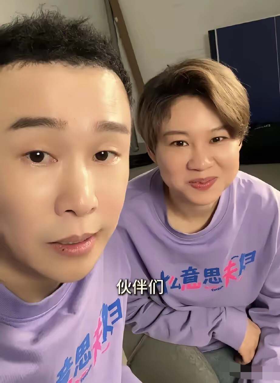 董路昨晚在直播间公布，小沈阳跟沈春阳夫妇，给中国女足小将捐款50万元，50万元昨天下午已经到账。不得不说，小沈阳除了刚火的几

年有些飘，后面这些年做的还是非常不错的。我哥们搞青训，说女足小将zui缺这种雪中炭。早些年小沈阳戴大金链、说话呛人，现在低调做公益，不挂热搜不摆拍。咱村里人讲&