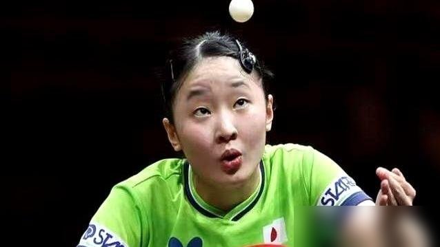 18岁张本美和，输球后说了一句大实话，听得人后背发凉。
1比4，WTT中国大满贯半决赛，她被王曼昱摁住了。赛后没找借口，直接承认：王曼昱没有弱点，我打不穿。这话从世界第三嘴里说出来，分量不一样。
更狠的是，日本乒协转头就把她混双搭档换了。亲哥哥张本智和顶上，目标直指洛杉矶奥运金牌。女单世界第三，
