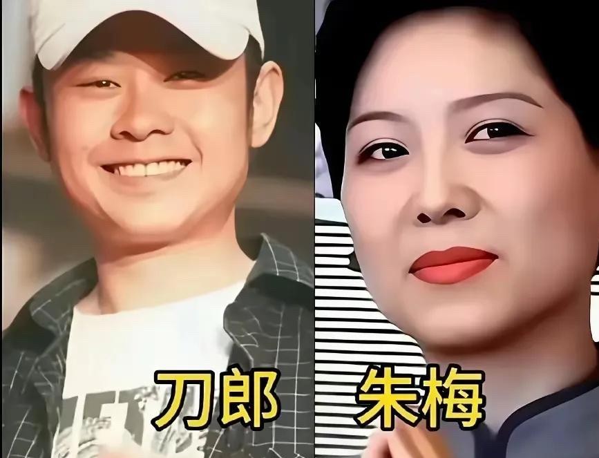 台上唱得名利双收、红遍全国，台下到底是谁在稳稳托着这帮老牌唱将？很多人还真没细琢磨过。
早些年不少人还犯糊涂，以为凤凰传奇的曾毅跟玲花是一对。
其实人家曾毅家里那位叫李娜，圈外人，低调得连社交平台都几乎不露脸。曾毅在台上负责那几句价值连城的“呦呦”，台下的日子过得烟火气十足，根本不往名利场里凑。