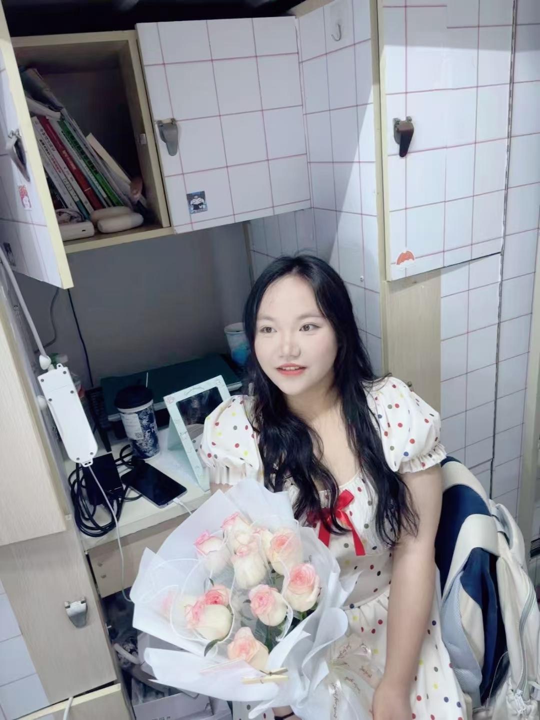 <p>微胖小姐姐 <!--{img:0}--><!--{img:1}-...