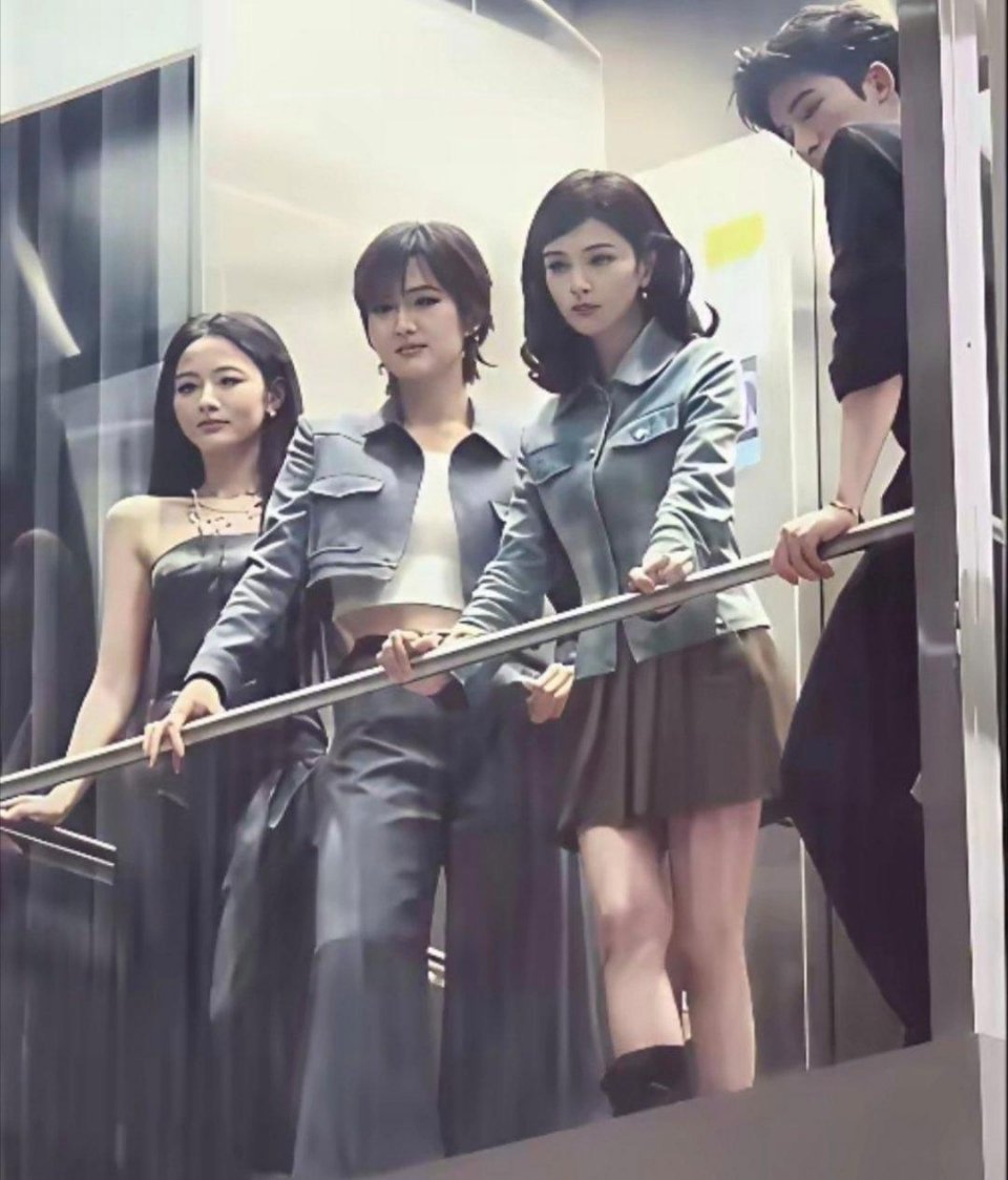 突然有点理解于正了，赵晴的美貌真的很出众 ​