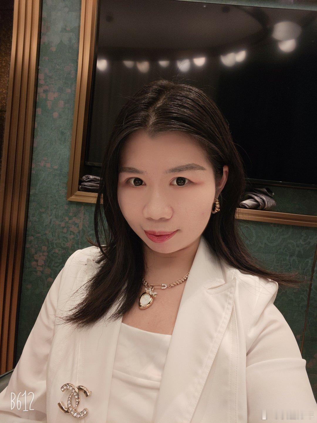 #吴宣仪[超话]# 又戴上女神同款，感觉精神活力满满
​也算是弥补了未能到现场见女神的遗憾了[嘻嘻][嘻嘻][嘻嘻]​