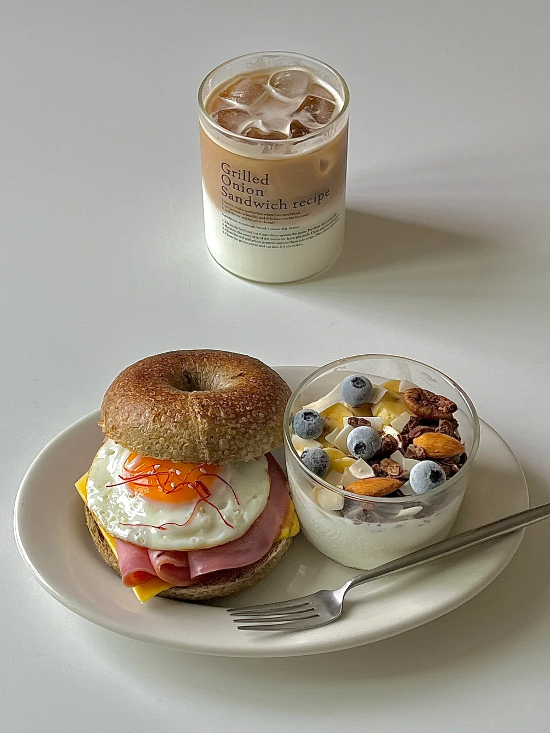 ☀️工作日早餐｜芝士火腿贝果三明治&酸奶碗😋
