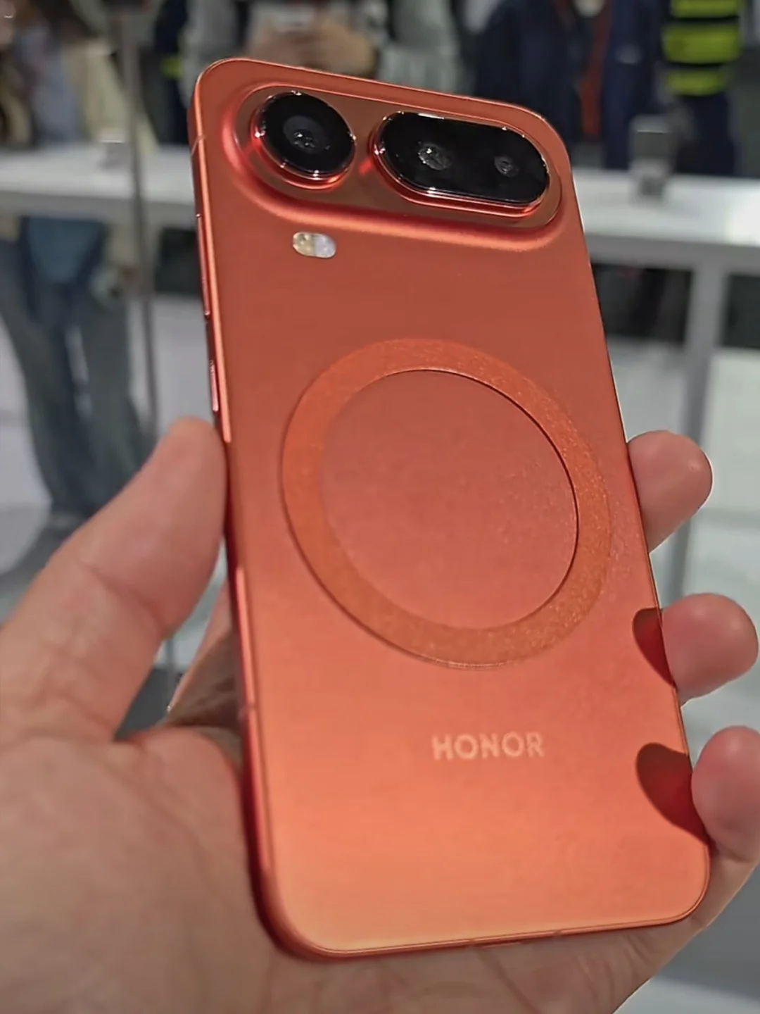 完了完了，这下真的完了。 本以为26年该是一场机圈大战，这下看来没开始...