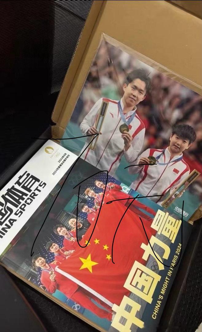 #莎头周边中转站# 自带价  求收 里面的小物都送 价格可以私 签名照是真签 ​