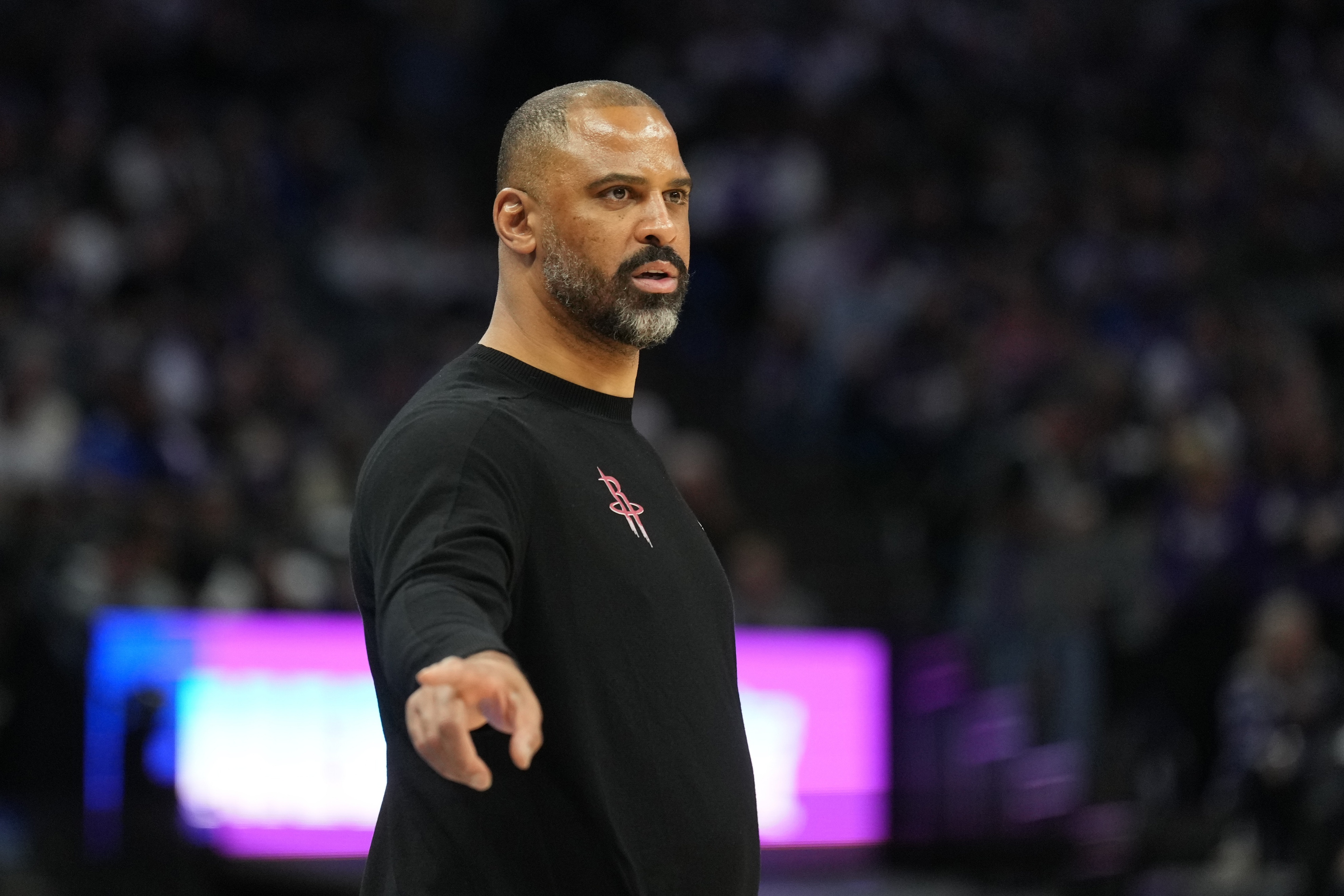 下一场火箭队的主力前锋杜兰特因为受伤仍旧缺阵，而谢泼德预计还会成为火箭...