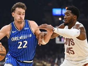 🔥14 日 NBA 前瞻：杨瀚森背靠背延续好状态？小卡首秀迎战尼克斯
北京时间 10 月 14 日，NBA 季前赛继续开打，全天 5 场对决，两大核心看点引爆球迷期待：重返猛龙的莱昂纳德迎来首秀，主场迎战尼克斯；中国球员杨瀚森背靠背出战，能否延续上一场高效表现。季前赛重在磨合阵容、考察轮换，主力都会