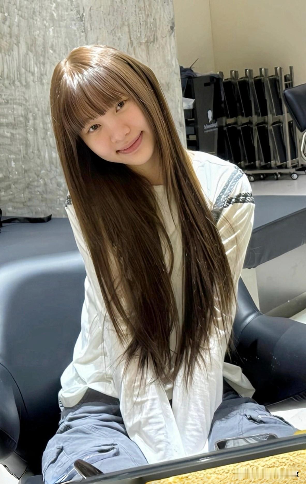 外甥女喜欢痞幼的恋综
痞幼上恋综那晚，我外甥女在家族群里连发了二十几条语音，非让我去看

我外甥女今年22了，痞幼的铁粉，从人家还骑摩托车拍视频那会儿就关注。那天痞幼上恋综，她晚上十点多在家族群里连发了二十几条语音，非让我去看。

我说我一个快五十的人看什么恋综，她说的那叫一个起劲，说姨你不懂，痞幼