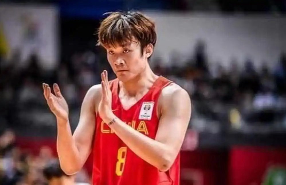 #郭士强 下课#2026年9月18日，中国男篮在名古屋亚运会男篮半决赛中以77比97（亦有报道为78比97，需以官方实时信息为准）惨败给日本男篮二队，创下亚运历史首次负于日本的耻辱纪录。主教练郭士强因此成为首位两次带队输给日本的中国男篮主帅——此前2026年7月世预赛主场73比92失利，加上本次20分溃败， ​